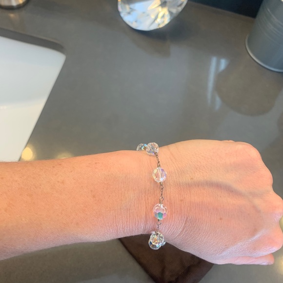 Matching crystal earring and bracelet set - Picture 3 of 4